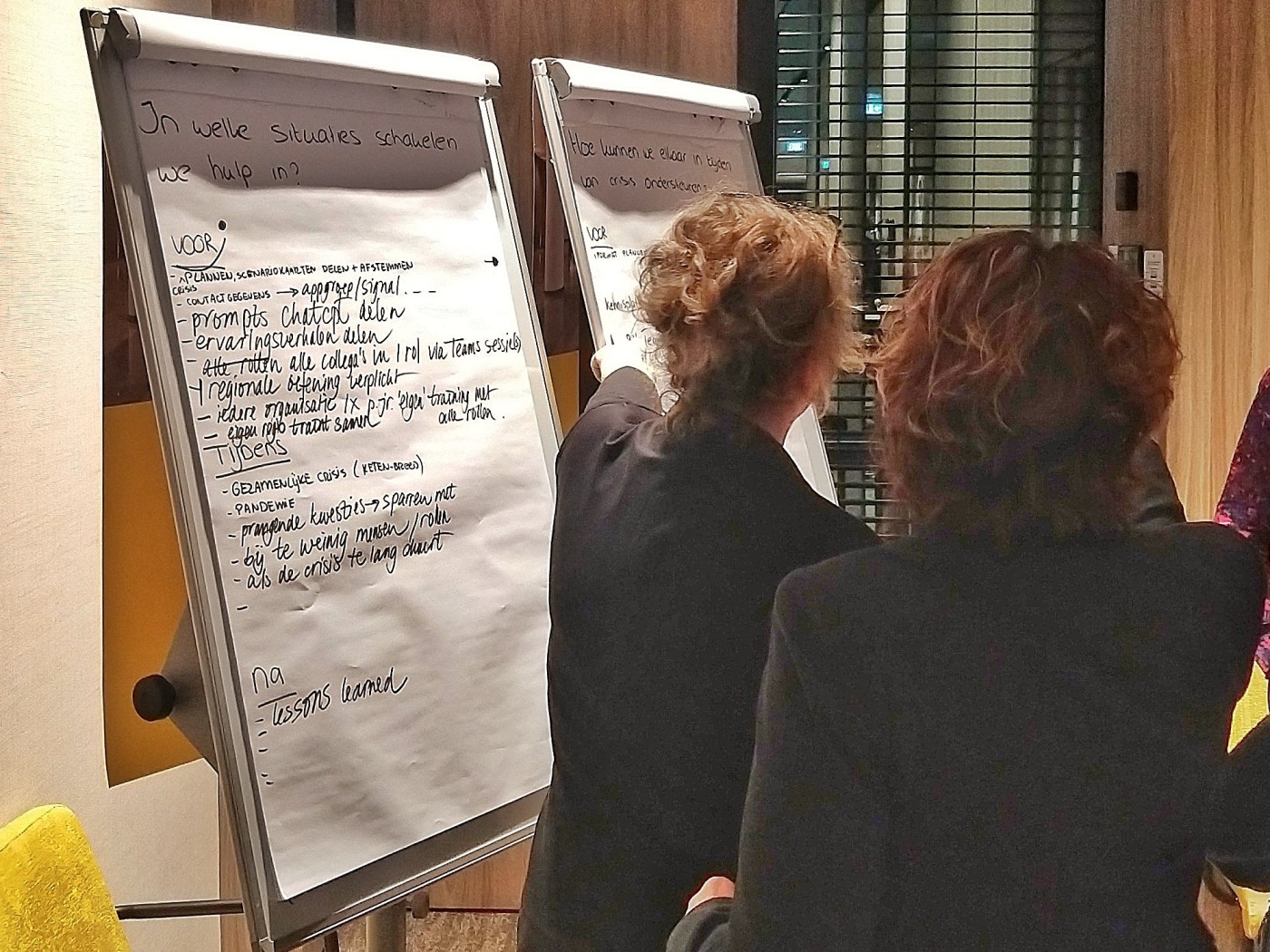 De groep brainstormt hoe we elkaar kunnen vinden in tijden van crisis